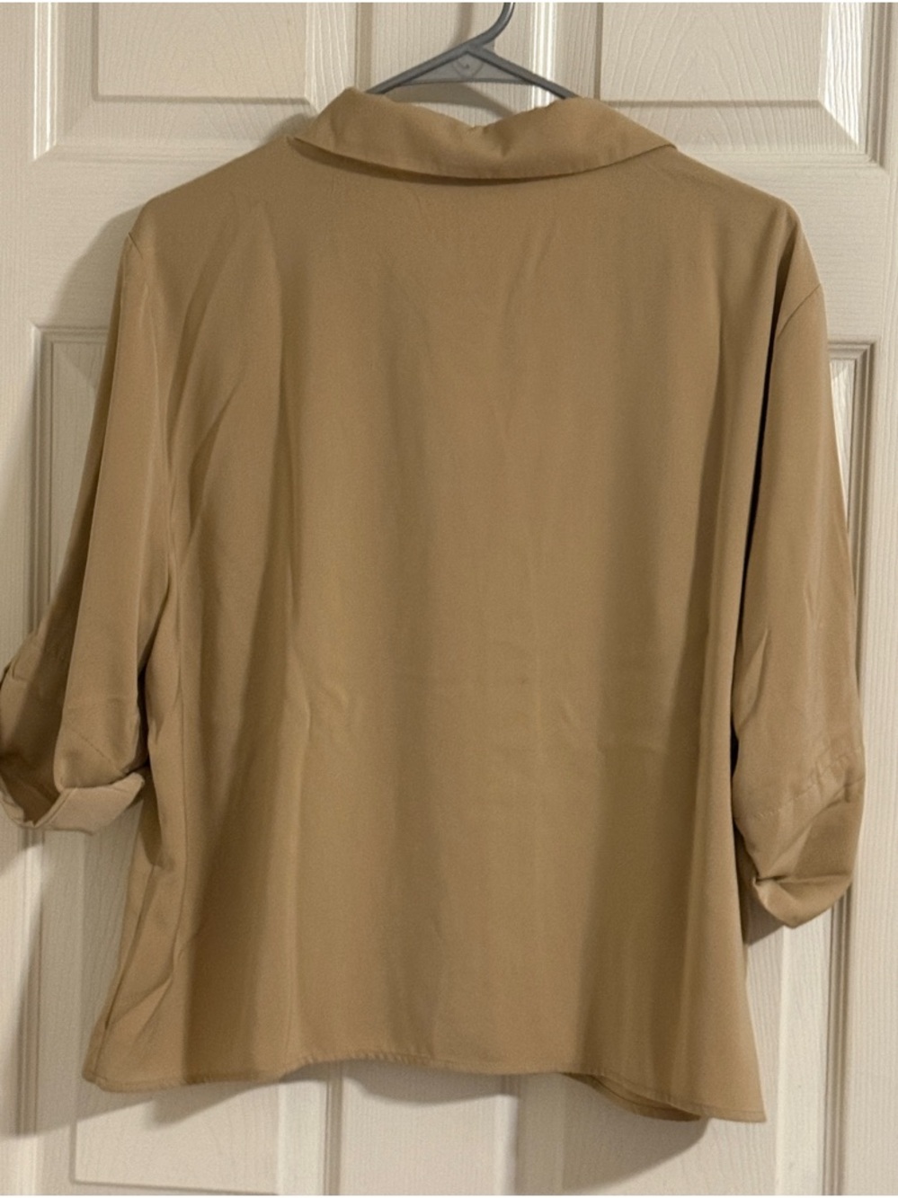 MICHAEL Michael Kors Beige Button-Front Roll-Sleeve Blouse - Picture 3 of 4